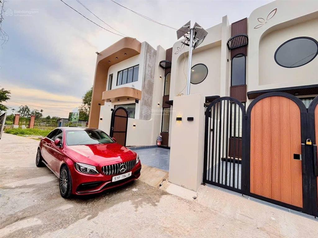 Nhà mới ngay gần kcn sóng thần 120m2 ngang 6m