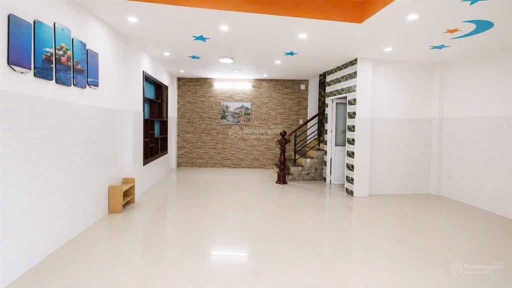 B.án nhà rộng 5.7m, chỉ nhỉnh 7tỷ trung tâm tân phú, hẻm 8m thông