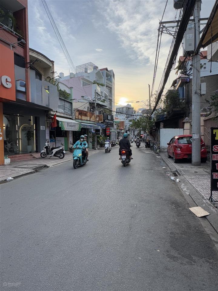 Hơn 5 tỷ nhà đường ô tô, khu vực tân bình trung tâm mua sắm tiện ích đầy đủ