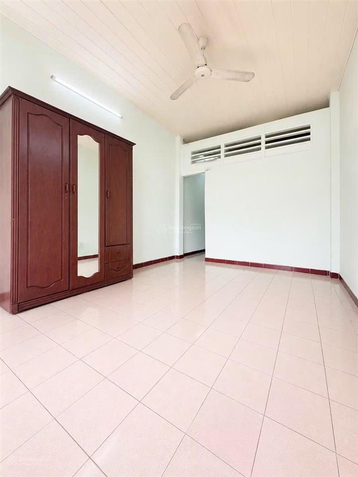Chỉ 5 tỷ hơn nhà 52m2, 2 tầng, trung tâm tân phú.
