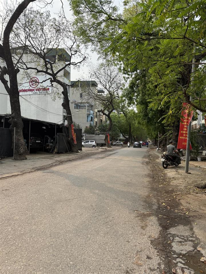 Bán nhà dv yên nghĩa. 50m2 x 4 tầng giá chỉ 12 tỷ. phân lô vỉa hẻ.kinh doanh.nhà đẹp. sổ vuông