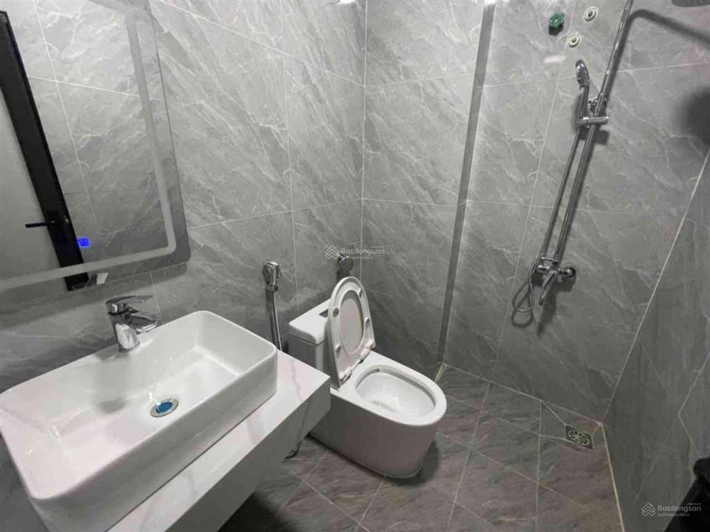 Hơn 5 tỷ có nhà mới trung tâm phúc lợi ô tô đỗ cổng full nội thất 3pn khép kín