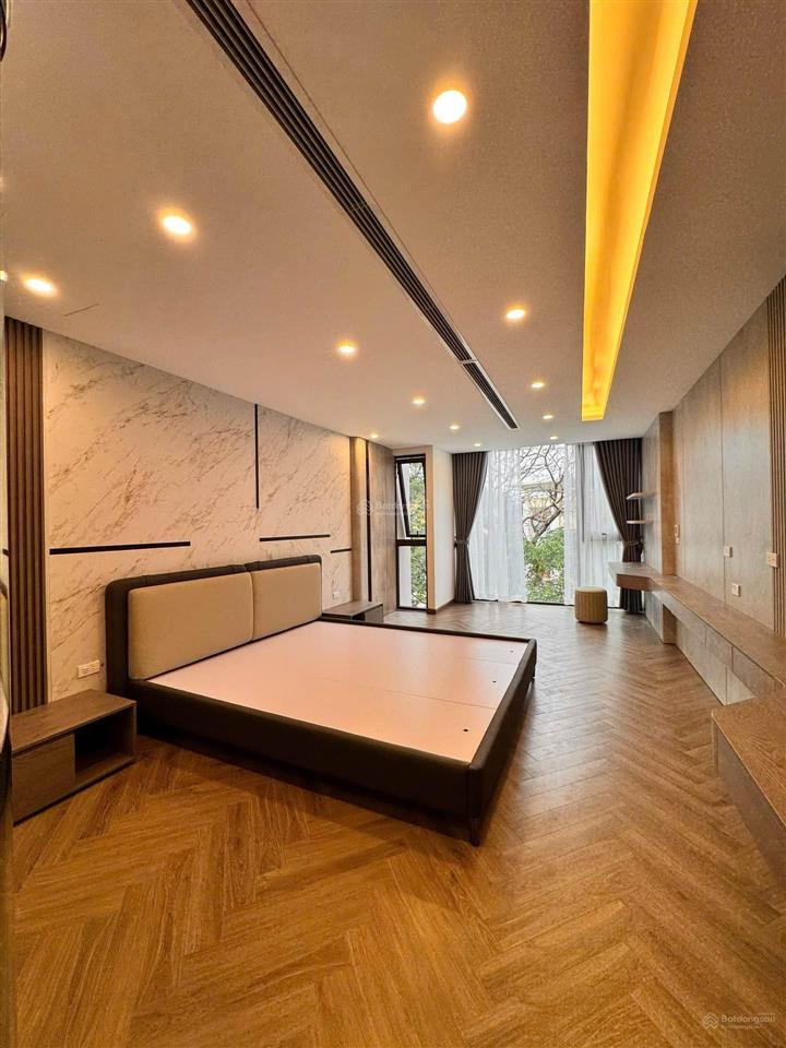 Mặt phố kinh doanh ô tô tránh nhà 7 tầng thang máy dòng tiền hấp dẫn