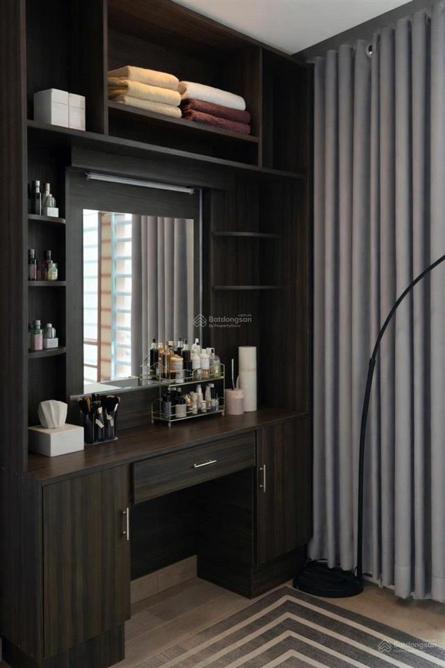 Cho thuê căn hộ dịch vụ q1  lê thánh tôn, 2 phút tới chợ bến thành  full nội thất đẹp  10 triệu