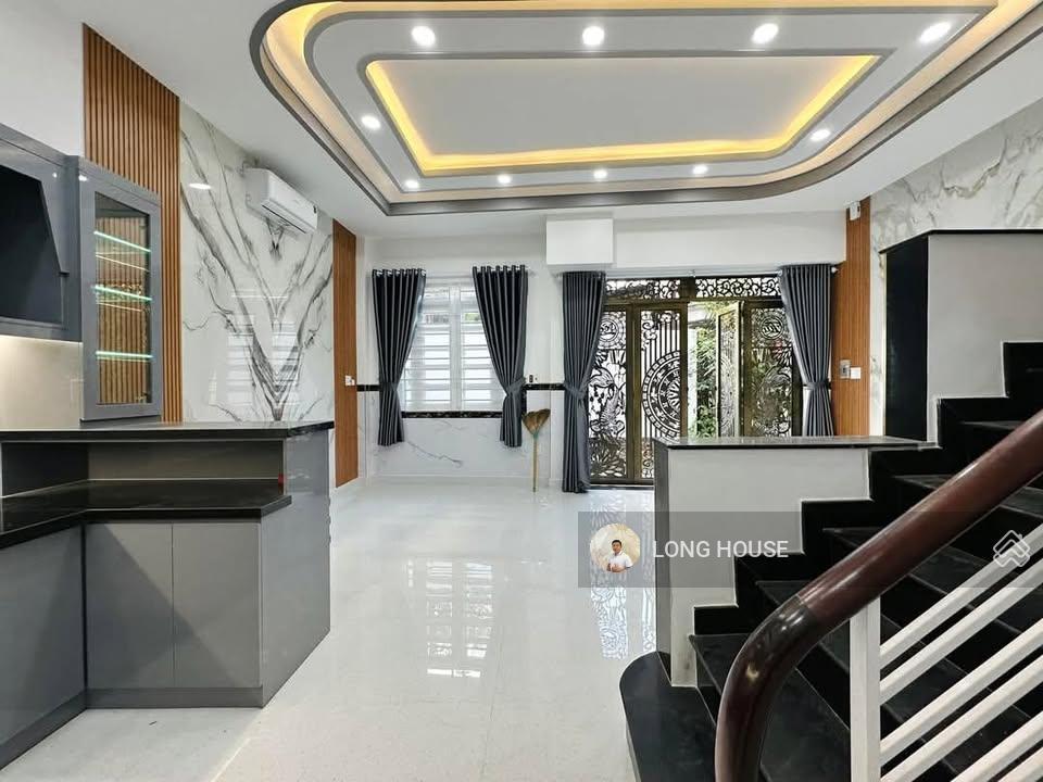 Nhà 4 tầng mới 37m2 với 4 phòng ngủ 30m ra mặt tiền hoa sứ  khu phan xích long.