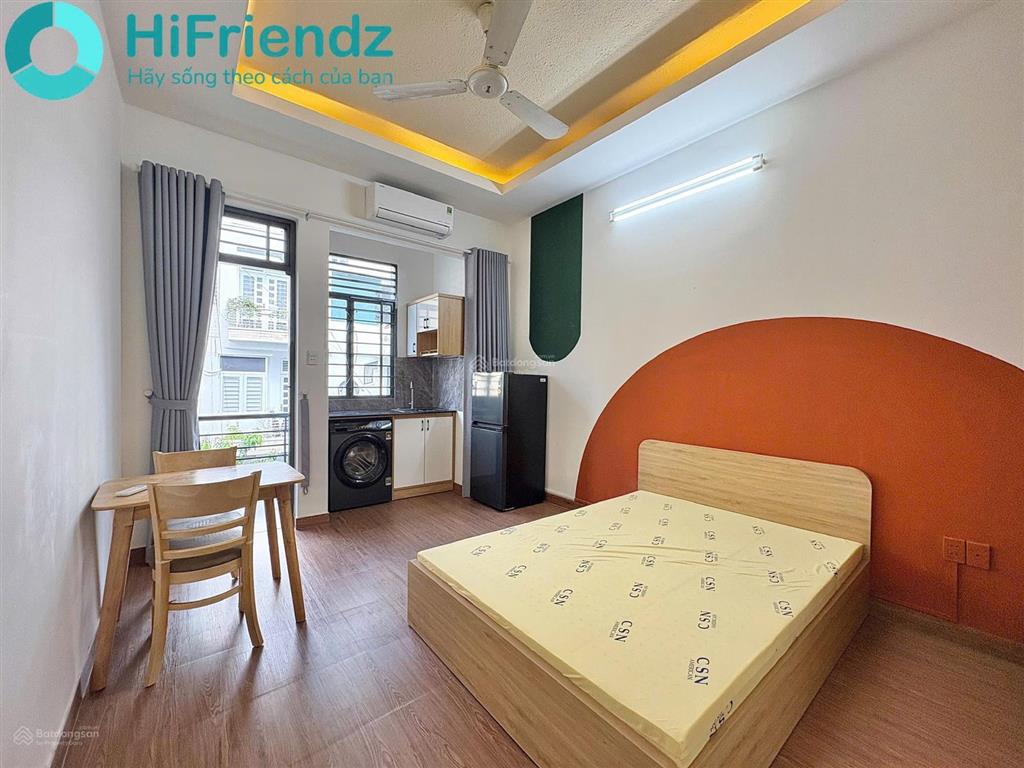 Căn hộ ban công full nội thất ngay landmark 81