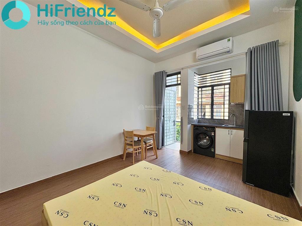 Căn hộ ban công full nội thất ngay landmark 81