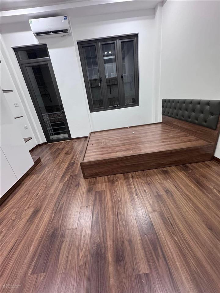 Nhà phố lê văn lương  oto 5m  gần hồ  ngõ nông  40m  5 tầng