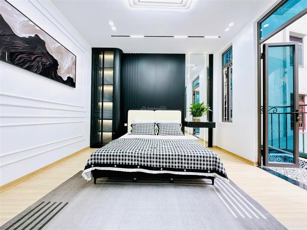 Nhà phố khương trung  gần oto  ngõ nông  gần hồ  5 tầng