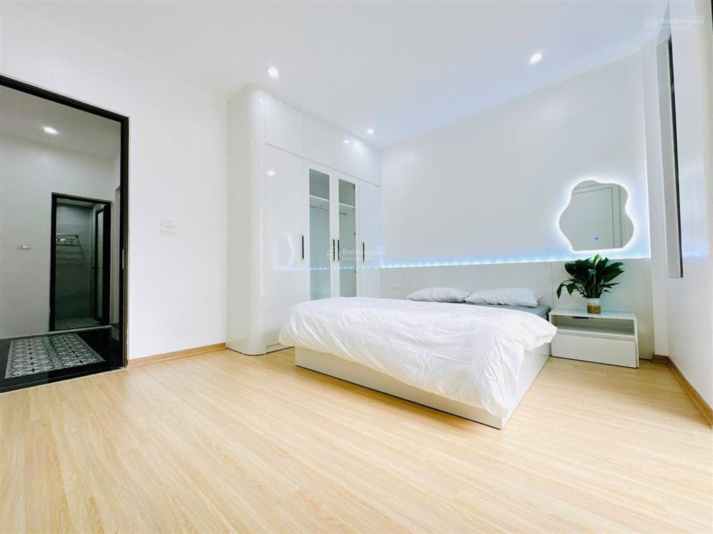 Nhà phố khương trung  gần oto  ngõ nông  gần hồ  5 tầng