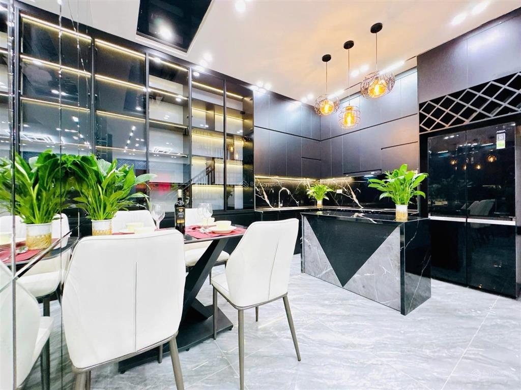 Nhà phố khương trung  gần oto  ngõ nông  gần hồ  5 tầng