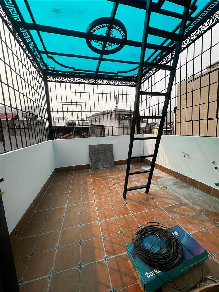 Nhà phố quan nhân  oto 30m  ngõ nông  thang máy  6 tầng