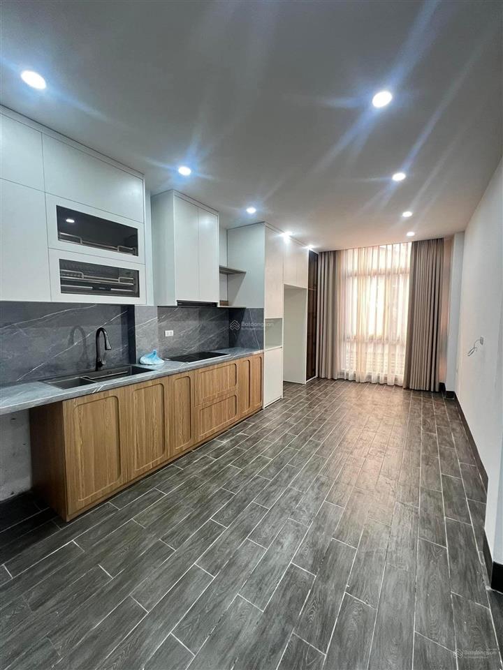 Nhà phố quan nhân  ô tô 30m  ngõ nông  thang máy  3 gác  6 tầng