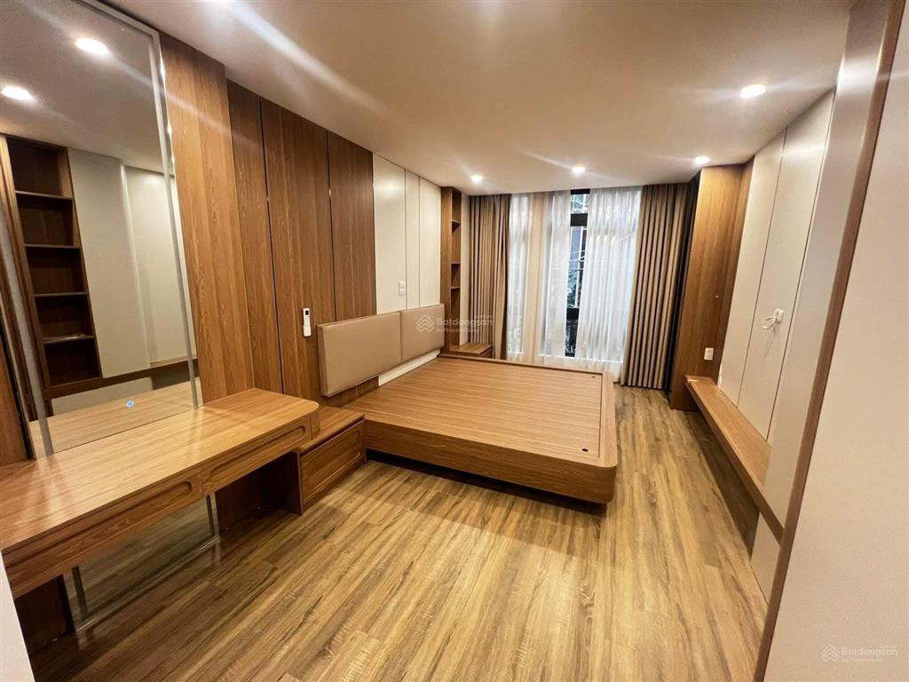Nhà phố quan nhân  ô tô 30m  ngõ nông  thang máy  3 gác  6 tầng