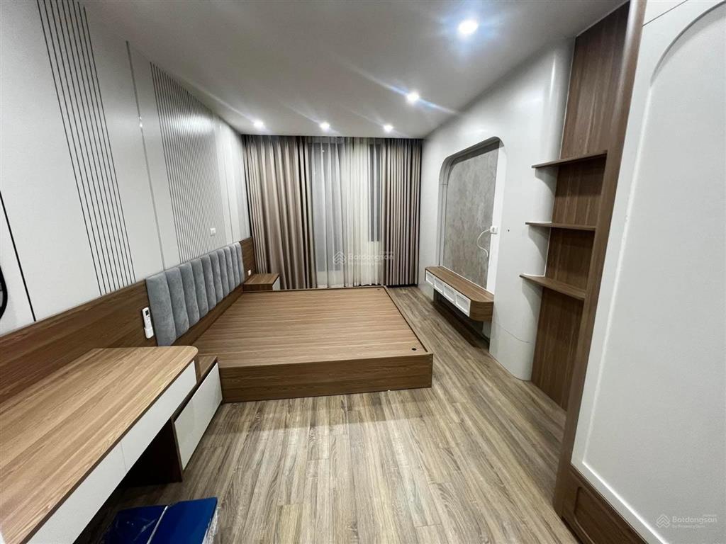 Nhà phố quan nhân  ô tô 30m  ngõ nông  thang máy  3 gác  6 tầng