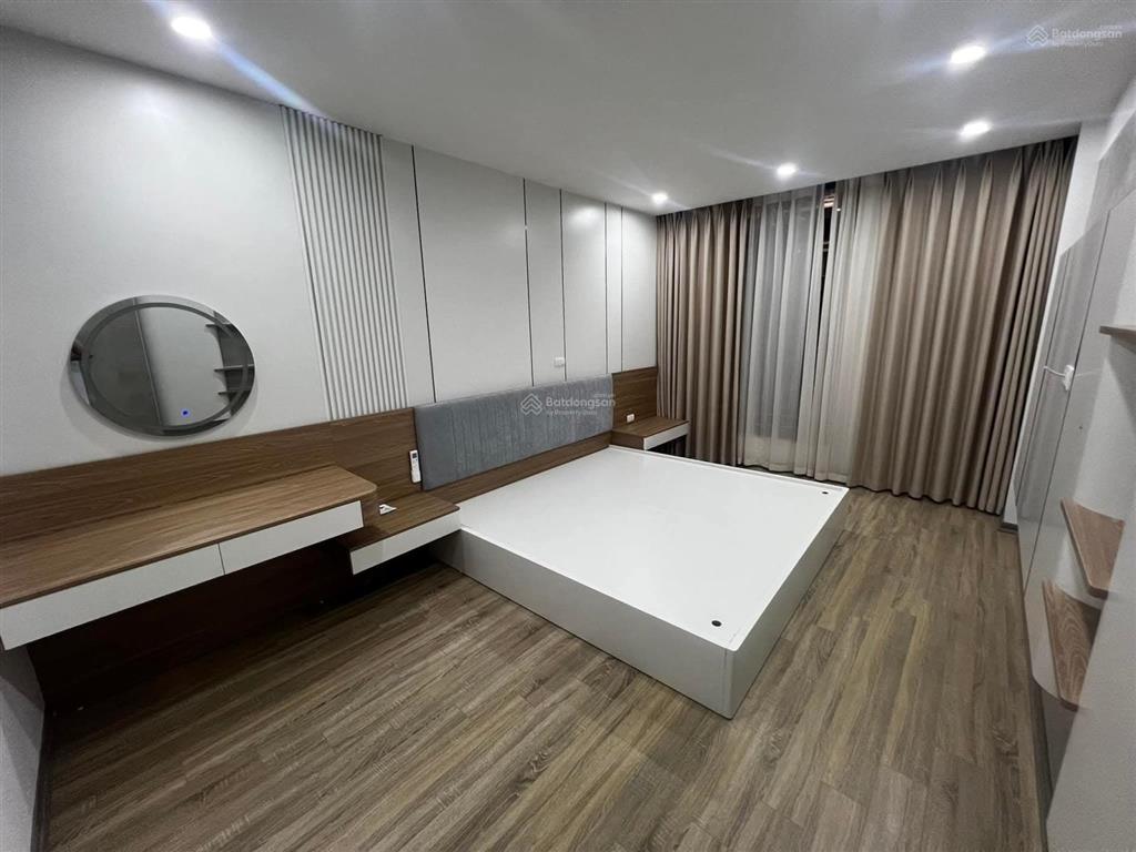 Nhà phố quan nhân  ô tô 30m  ngõ nông  thang máy  3 gác  6 tầng