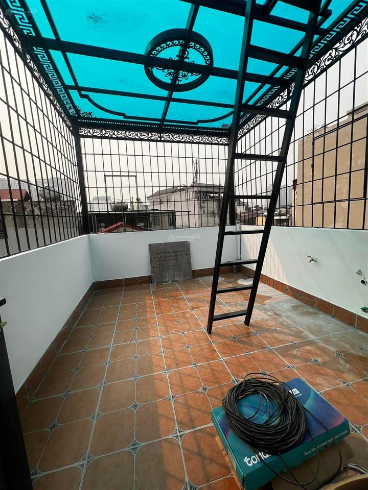 Nhà phố quan nhân  ô tô 30m  ngõ nông  thang máy  3 gác  6 tầng