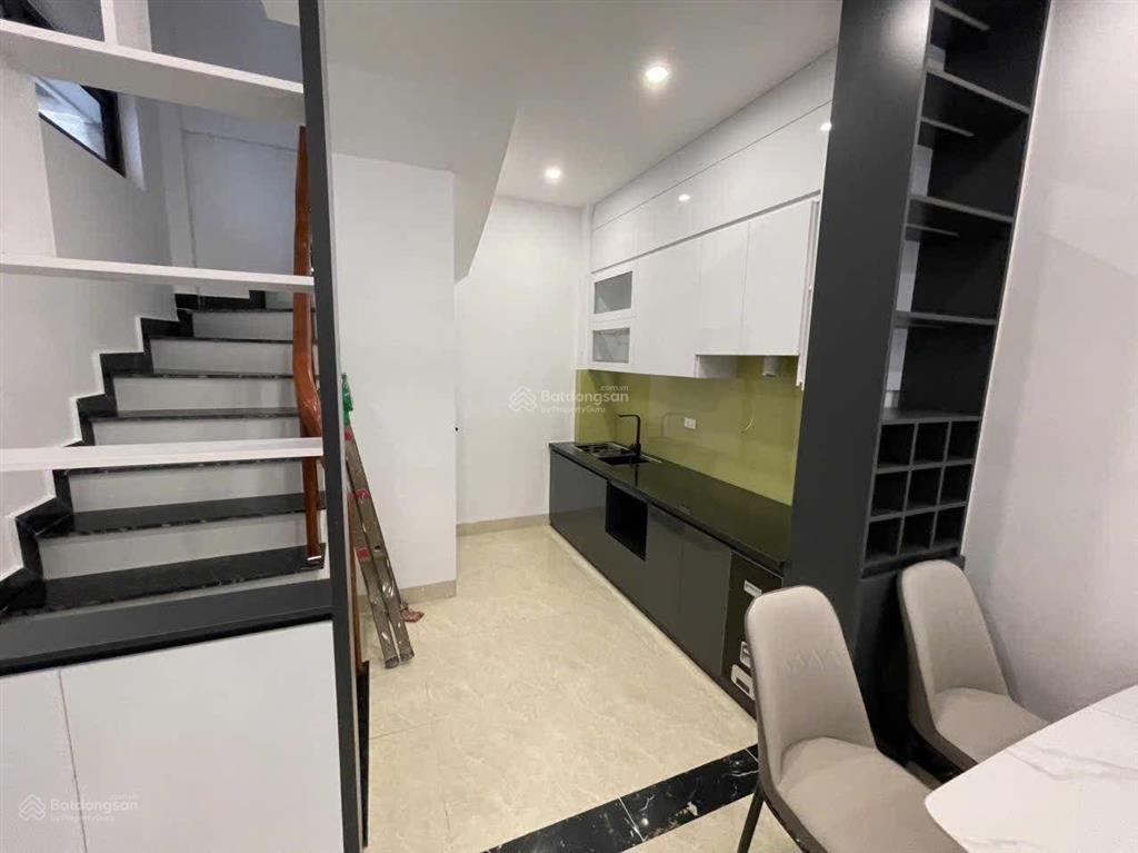 Nhà lô góc phố bùi xương trạch  gần hồ đầm hồng  oto 50m  3 gác đỗ  5 tầng