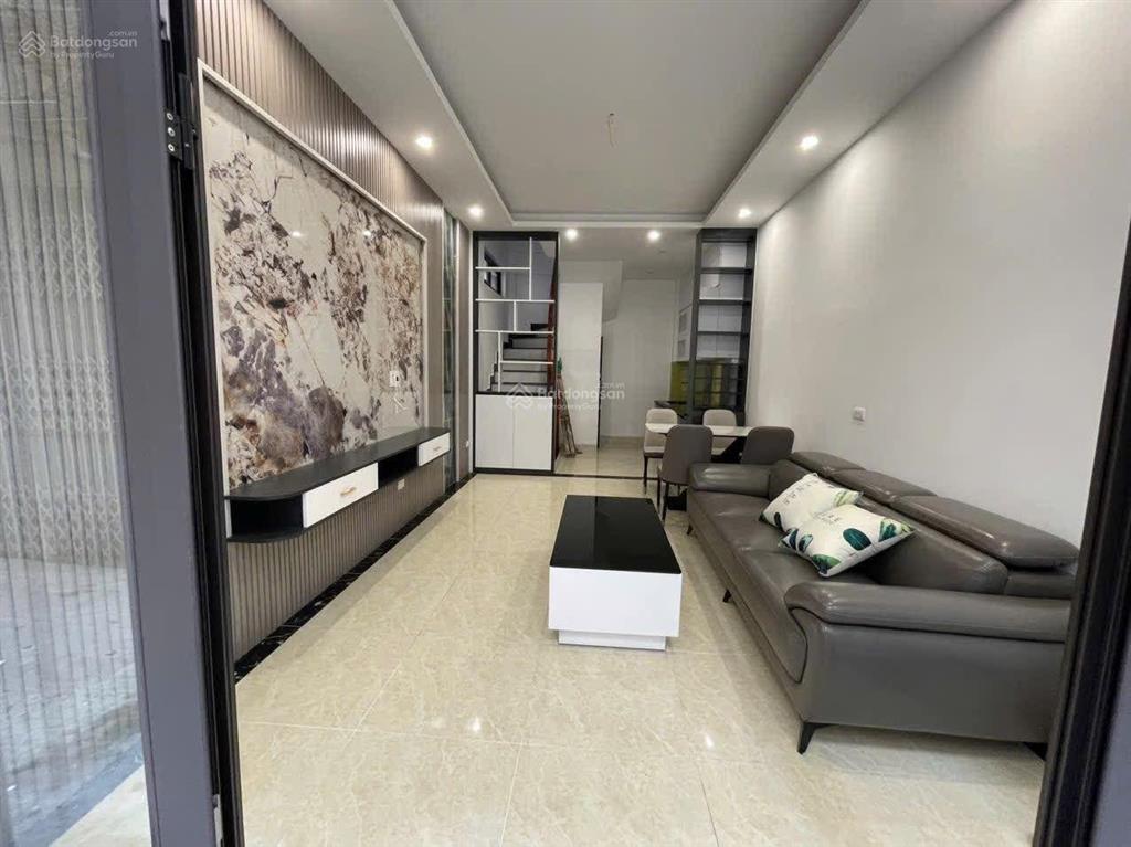 Nhà lô góc phố bùi xương trạch  gần hồ đầm hồng  oto 50m  3 gác đỗ  5 tầng