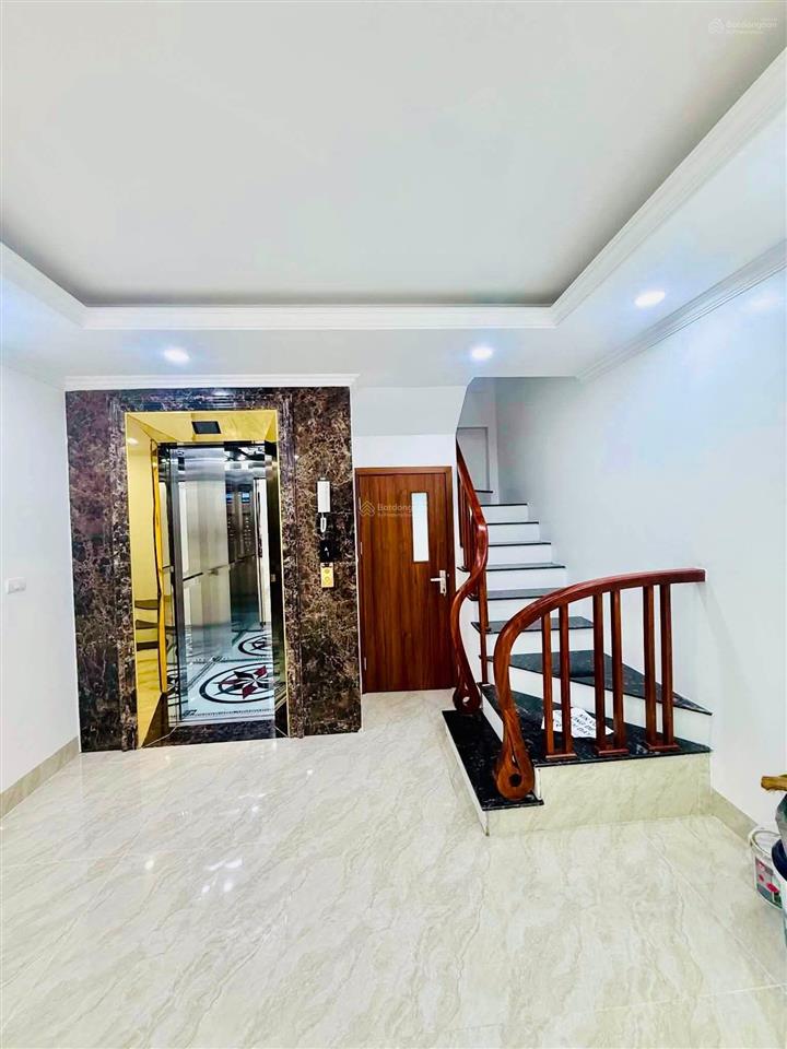 Bán nhà phố hoàng văn thái  2 oto tránh  8 tầng  thang máy