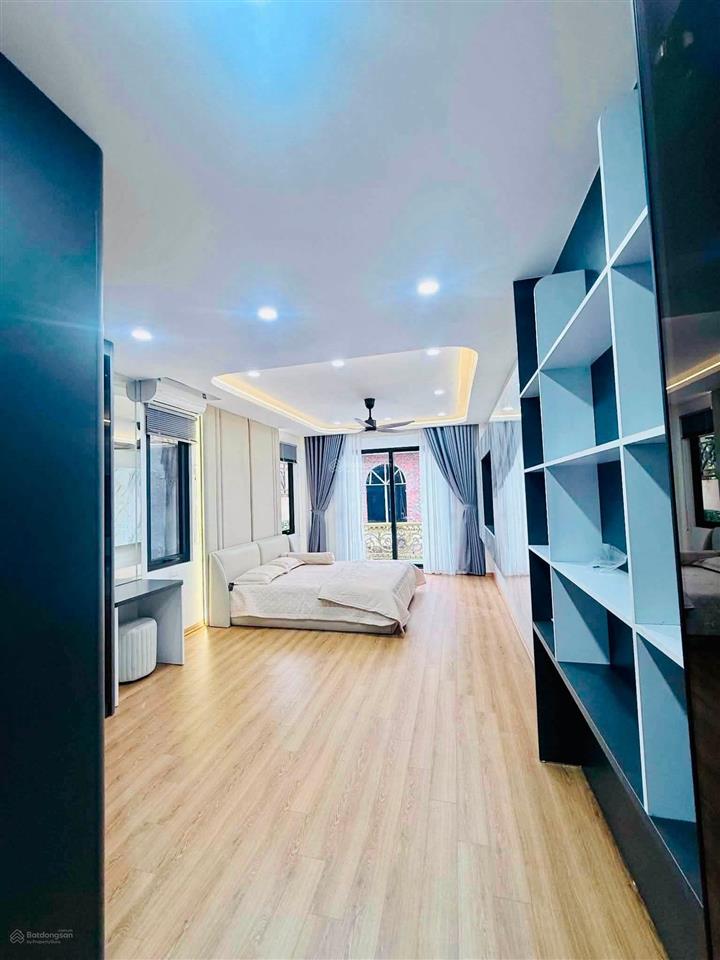 Bán nhà phố hoàng văn thái  2 oto tránh  8 tầng  thang máy