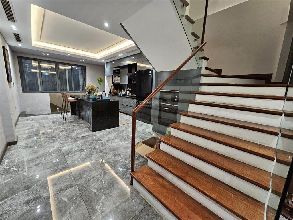 Bán gấp nhà nguyễn chí thanh ngõ 91, phân lô 50,6m 5 tầng thang máy ô tô vào ra thoải mái 22,5 tỷ