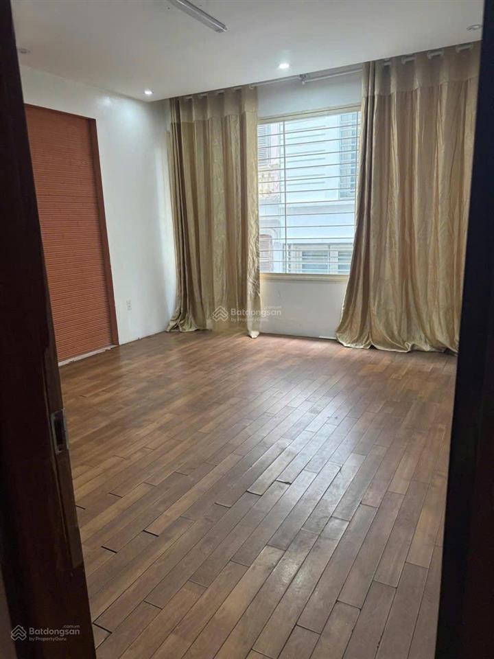 Cho thuê nhà hoàng cầu đống đa 50m2 5 tầng 8 phòng ô tô đỗ cửa 30 triệu/1 tháng