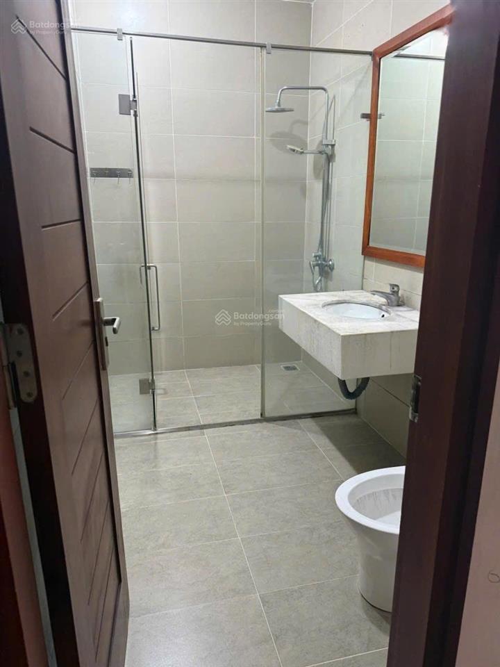 Cho thuê nhà hoàng cầu đống đa 50m2 5 tầng 8 phòng ô tô đỗ cửa 30 triệu/1 tháng