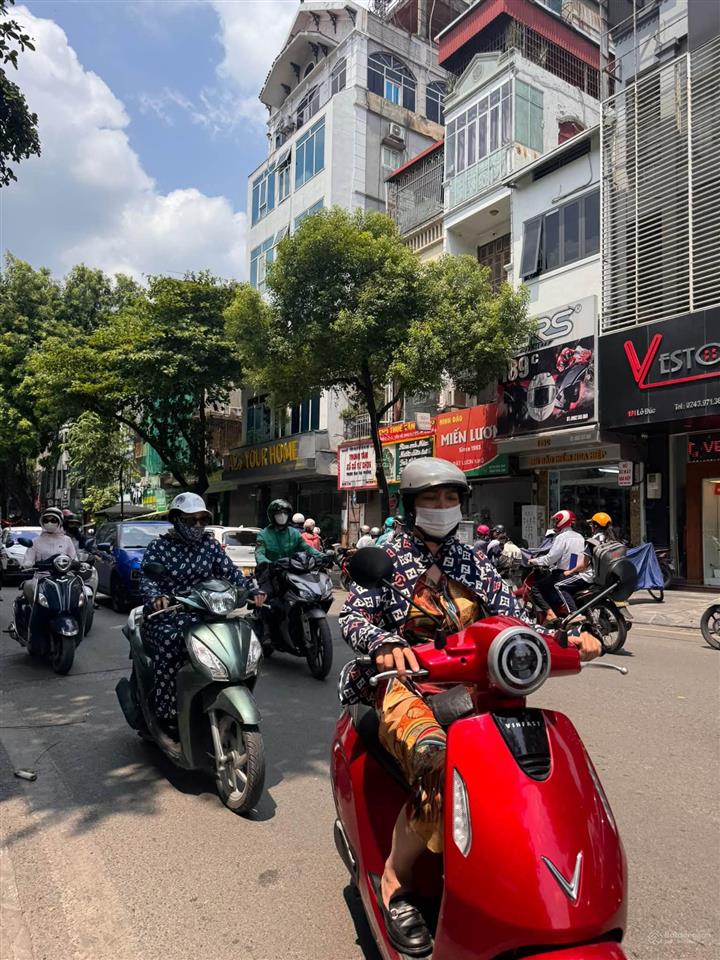Cho thuê nhà mặt phố lò đúc, hai bà trưng, 110m² 5 tầng, mặt tiền 5,7m, thuê cả nhà hoặc thuê tầng
