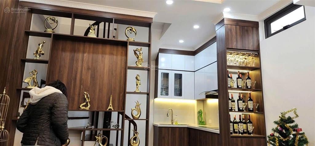 Cho thuê nhà quan nhân thanh xuân, 35m2 x 5 tầng, 3pn, full đồ, giá 14 triệu/1 tháng
