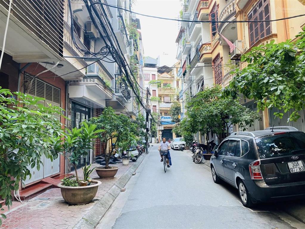 Tôi cần bán căn nhà ngõ 97 văn cao đẹp phố, dt 51m2, 5t kiên cố, sổ chính chủ, 2 thoáng, 18 tỷ