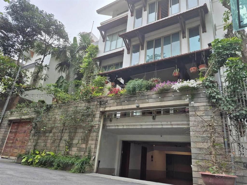 Bán biệt thự vườn đào, tây hồ, 230,9m², mặt tiền 15m, 6 tầng 1 hầm, gara, view vườn hoa, 140 tỷ
