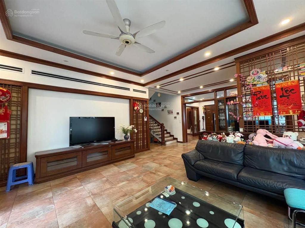 Bán biệt thự vườn đào, tây hồ, 230,9m², mặt tiền 15m, 6 tầng 1 hầm, gara, view vườn hoa, 140 tỷ