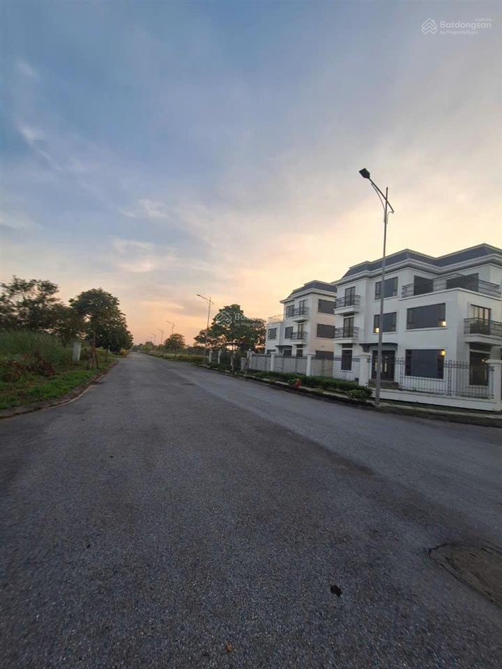 Chính chủ bán liền kề minh giang 3  new city mê linh giá ô góc 107m2 giá 43tr/m2  0988 157 ***