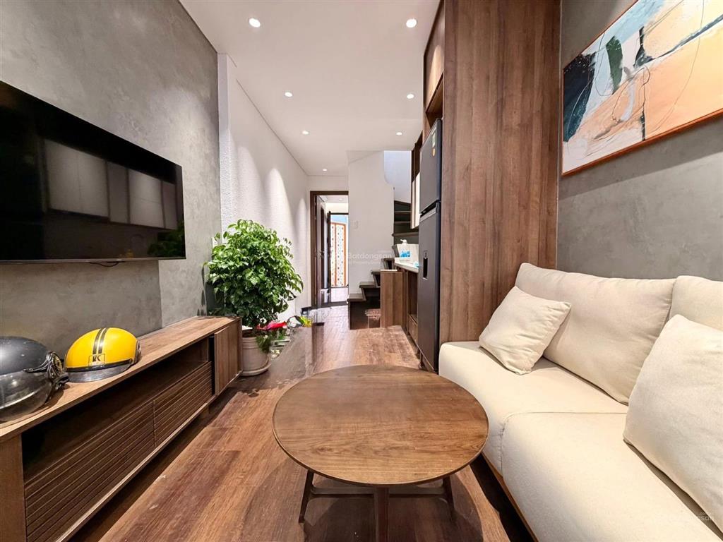 Homestaycạnh phan xích long  giáp quận 1  full nội thất  vào ở ngay  hơn 5 tỷ xíu xiu