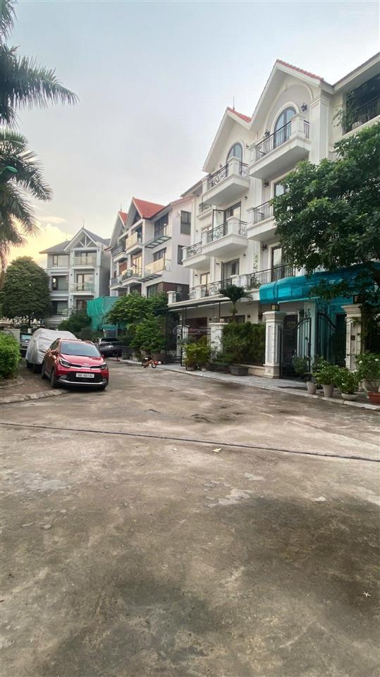 Bán gấp nhà liền kề 4 tầng, ngụy như kom tum, thanh xuân. 123m2. mt 7.4m view vườn hoa đẹp nhất khu