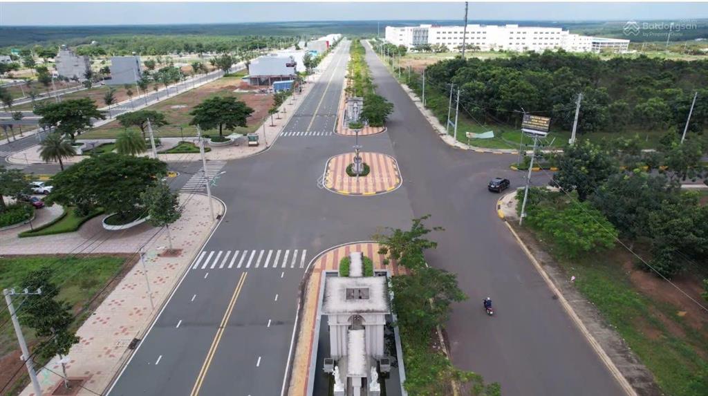 Bán nền góc 2 mặt tiền trung tâm, cạnh công viên lớn, trường học, kcn 122,3 ha, sổ sẵn, xây tự do