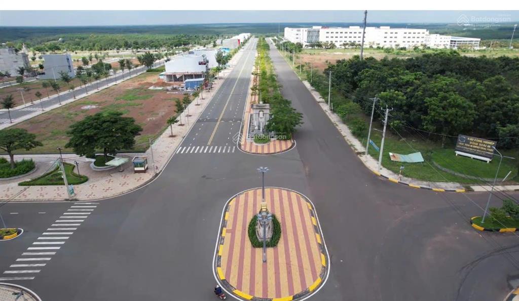 Bán nền góc 2 mặt tiền trung tâm, cạnh công viên lớn, trường học, kcn 122,3 ha, sổ sẵn, xây tự do