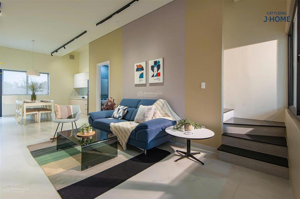 Bán gấp căn nhà 3 tầng, có nội thất, 176m² sử dụng, nhà hoàn thiện, có gara xe oto, sân thượng