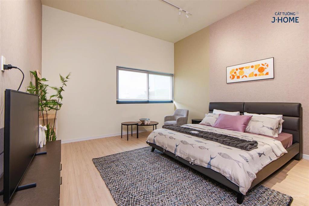 Bán gấp căn nhà 3 tầng, có nội thất, 176m² sử dụng, nhà hoàn thiện, có gara xe oto, sân thượng