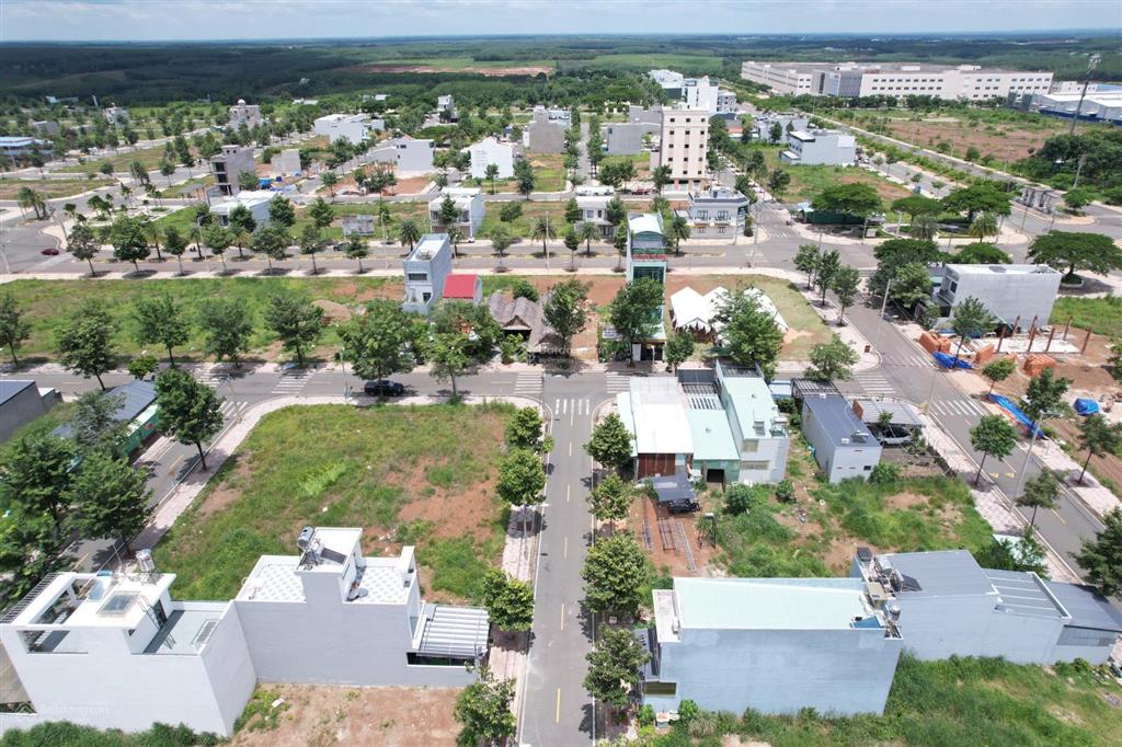 Chính chủ gửi bán nhanh nền 87,5m2, cạnh công viên, giá 800 triệu sạch đẹp, sổ sẵn, công chứng ngay