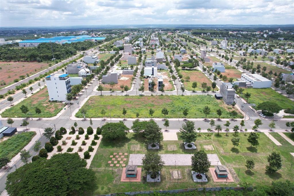 Chính chủ gửi bán nhanh nền 87,5m2, cạnh công viên, giá 800 triệu sạch đẹp, sổ sẵn, công chứng ngay