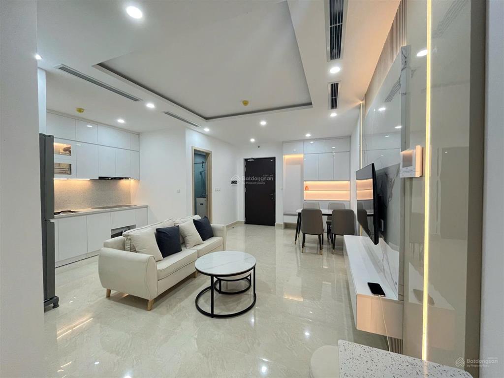 Chính chủ bán căn 1 phòng ngủ diện tích 50m2  ban công hướng mát, tầng trung giá 4,8 tỷ, sẵn sổ