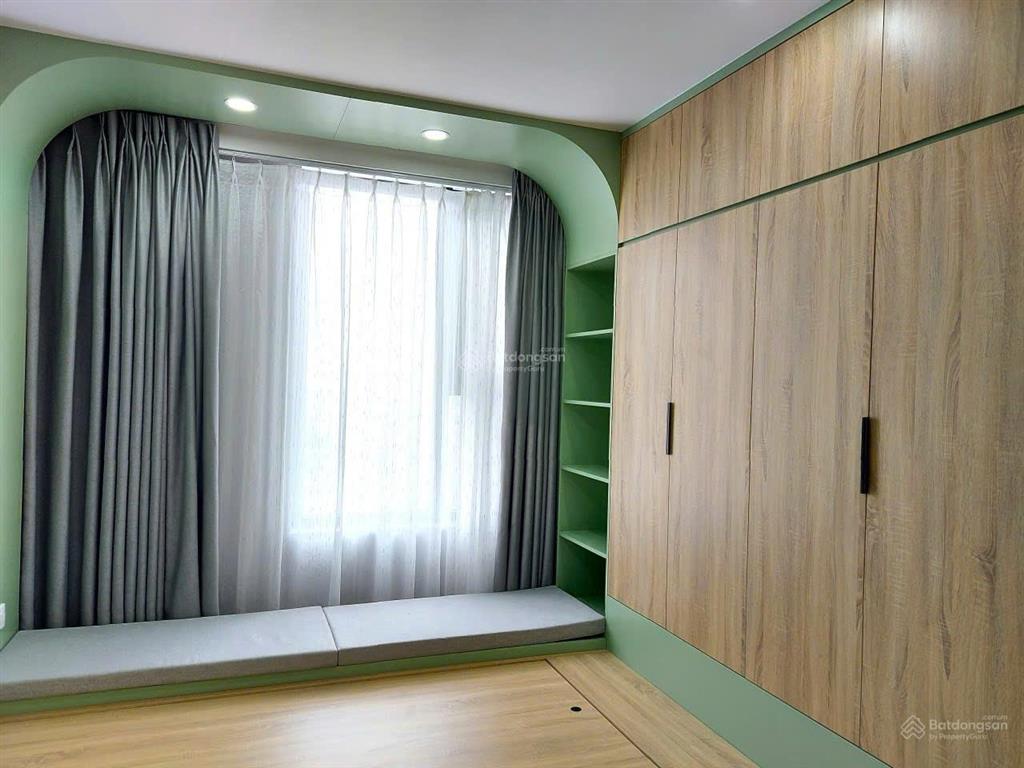 Gia đình cần bán căn 2pn  2wc 82m2, full nội thất nhà hướng nam, view rất đẹp, nhà đã có sổ