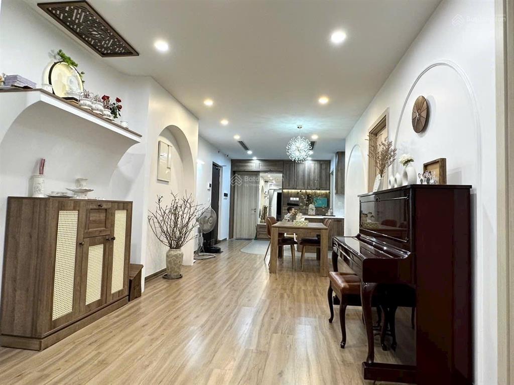 Gia đình cần bán căn 3pn sân vườn tòa zen, đầy đủ nội thất, nhà hướng nam, sẵn sổ, view cực đẹp