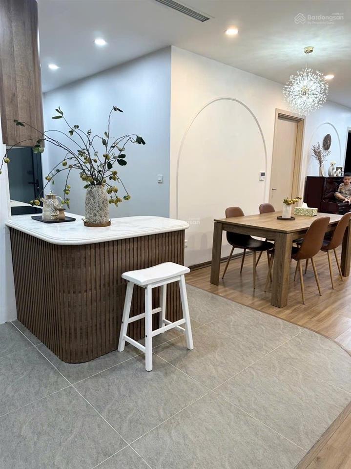 Gia đình cần bán căn 3pn sân vườn tòa zen, đầy đủ nội thất, nhà hướng nam, sẵn sổ, view cực đẹp