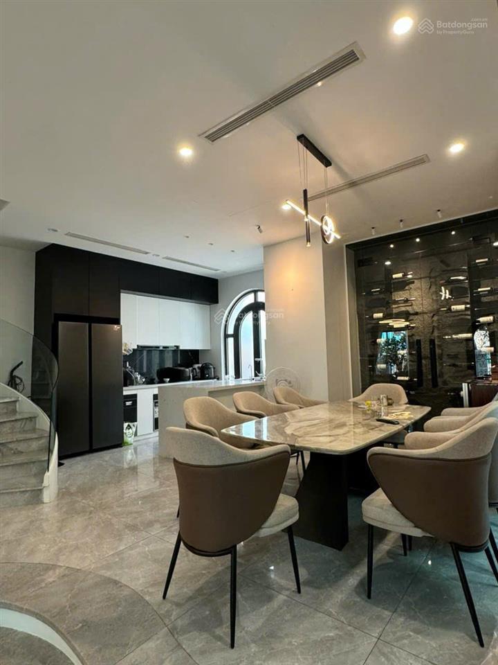 Cho thuê biệt thự full đồ. giá 30tr/th. cạnh hồ 24,5 ha.  0909 044 ***