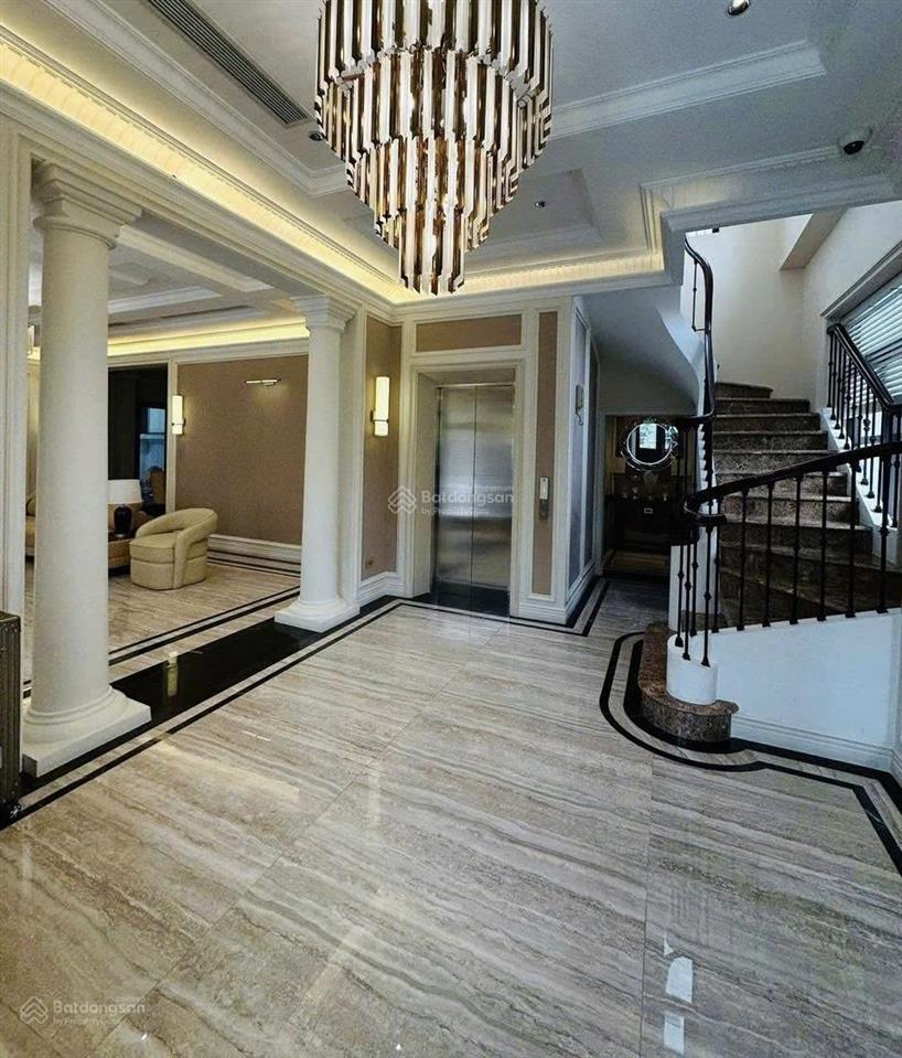 Cho thuê biệt thự đơn lập nội thất cao cấp luxury. thang máy châu âu.  0909 044 ***