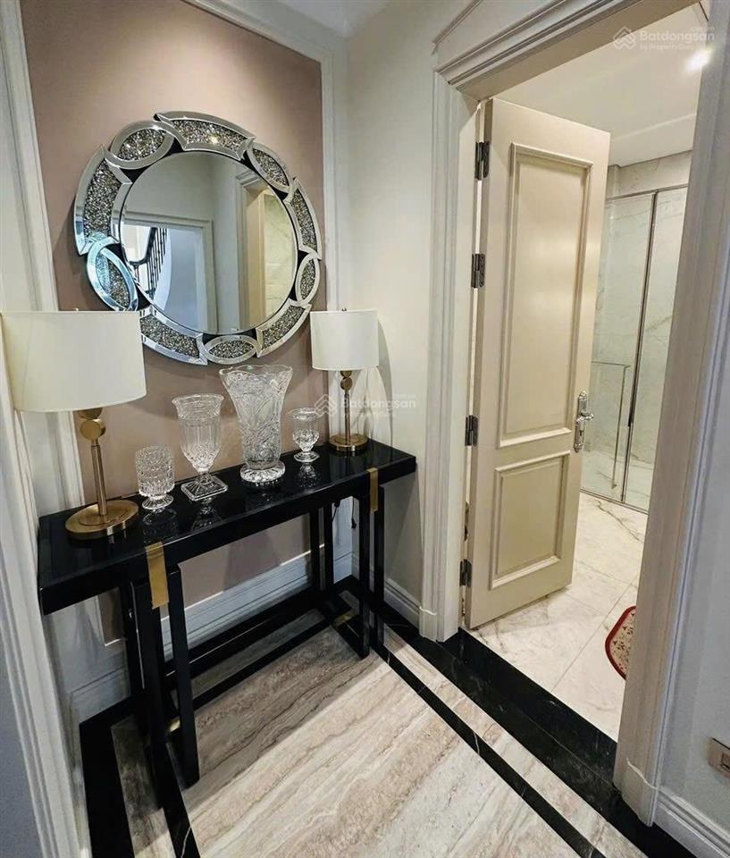 Cho thuê biệt thự đơn lập nội thất cao cấp luxury. thang máy châu âu.  0909 044 ***