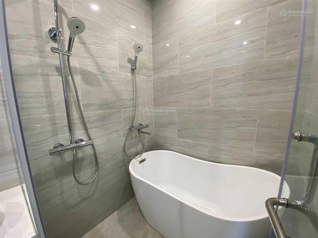 Cho thuê biệt thự để ở sát hồ, kế vincom, full đồ. giá chỉ 25tr/th.  0909 044 ***